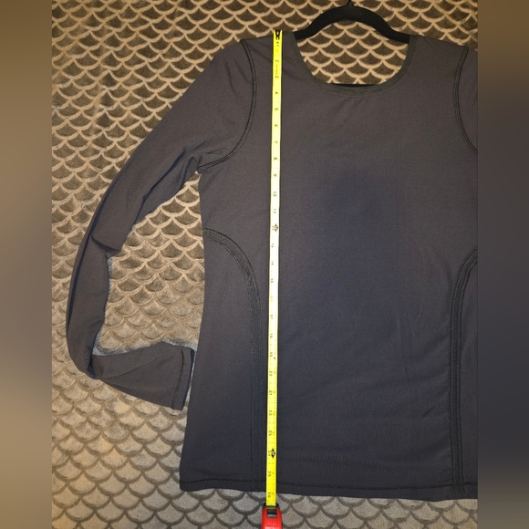 G359. Lululemon Low Back Long Sleeve Top with Mesh Detail - Size 8/10? - Picture 7 of 7